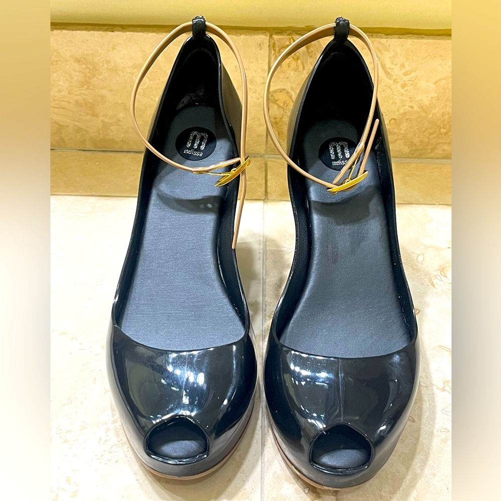 Peep toe platform wedge. Adorable- Comfortable.Smoke Free- Brand New